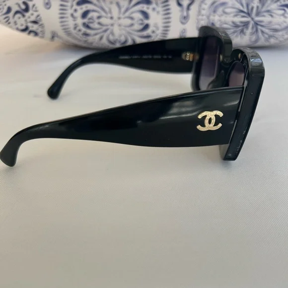 Chanel | Women’s Black Sunglasses – Excellent Condition - Picture 6 of 11